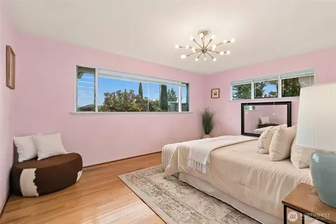 Bedroom - 4612 View Dr, Everett, WA 98203 photo 3 of 4