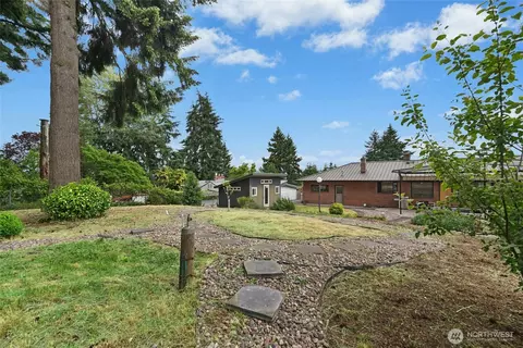 Exterior - 4612 View Dr, Everett, WA 98203 photo 8 of 11