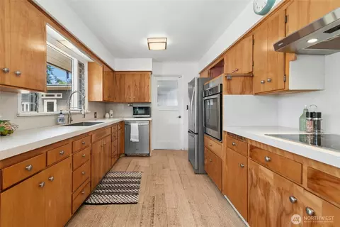 Kitchen - 4612 View Dr, Everett, WA 98203 photo 4 of 4
