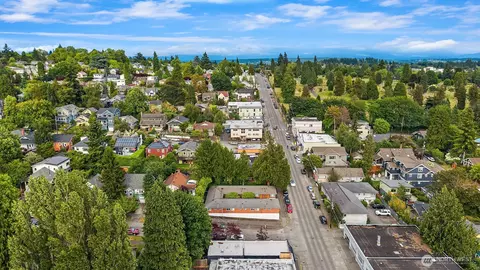 2800 NE 55th St, Seattle, WA 98105