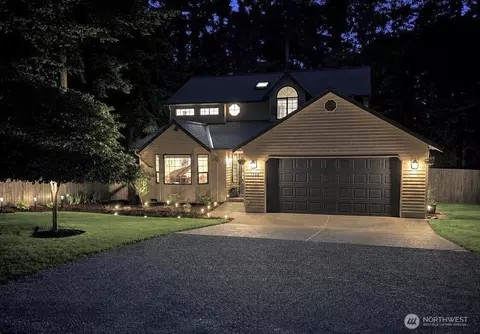 1353 Hawthorne St NE, Coupeville, WA 98239