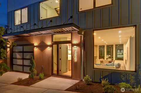 2622 Mayfair Ave N, Seattle, WA 98109