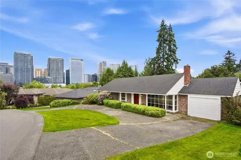9837 Belfair Rd, Bellevue, WA 98004
