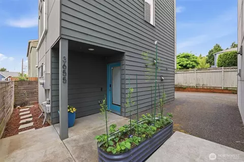 3655 Francis Ave N, Seattle, WA 98103