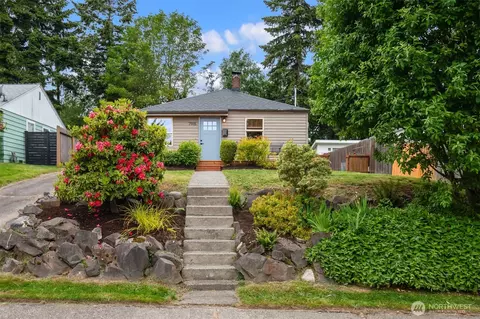 7915 18th Ave SW, Seattle, WA 98106