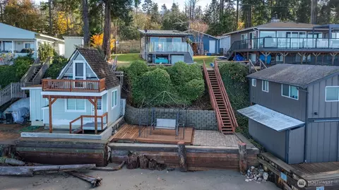 19422 Soundview Dr NW, Stanwood, WA 98292