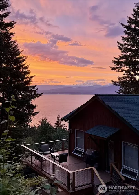 1058 Dana Cir, Lummi Island, WA 98262