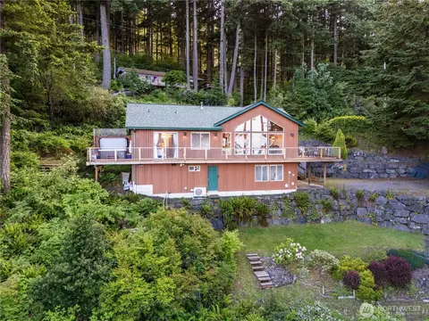 1058 Dana Cir, Lummi Island, WA 98262