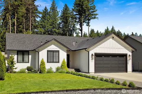 8209 Colfax Ct, Maple Falls, WA 98266