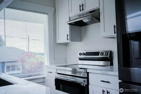 Kitchen - 1312 39th St, Everett, WA 98201 photo 2 of 3