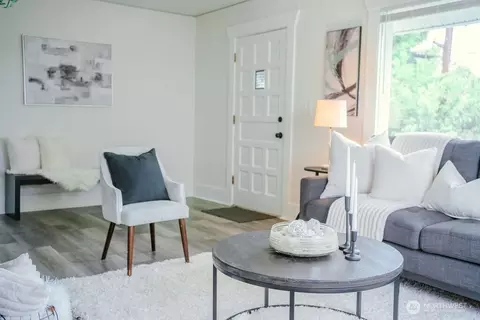 Entry Way - 1312 39th St, Everett, WA 98201 photo 1 of 3