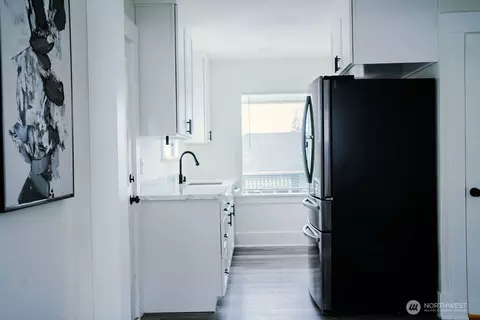 Kitchen - 1312 39th St, Everett, WA 98201 photo 3 of 3