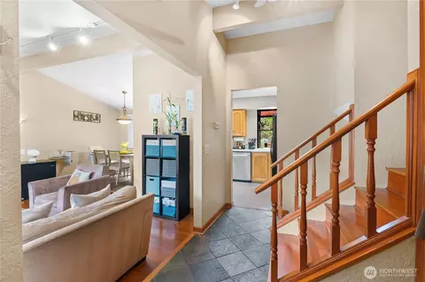 Entry Way - 1910 173rd St SE, Bothell, WA 98012 photo 2 of 4