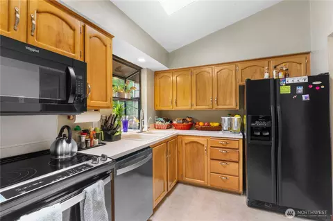 Kitchen - 1910 173rd St SE, Bothell, WA 98012 photo 2 of 3