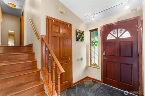 Entry Way - 1910 173rd St SE, Bothell, WA 98012 photo 3 of 4