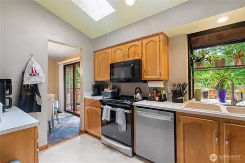 Kitchen - 1910 173rd St SE, Bothell, WA 98012 photo 3 of 3