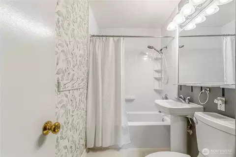 Bath - 12 Francis Dr, Walla Walla, WA 99362 photo 1 of 2