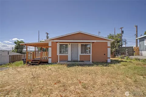 9871 Highland Dr NE, Moses Lake, WA 98837
