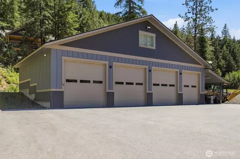 40 Broken O Ln, Leavenworth, WA 98826