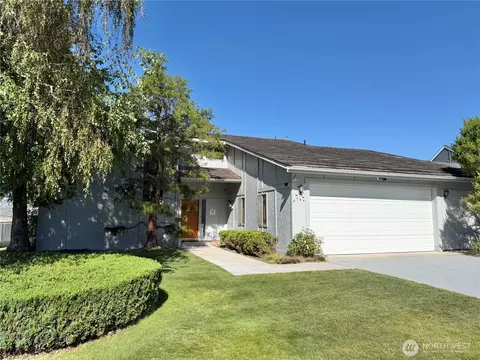 717 N Golf Course Dr, Chelan, WA 98816