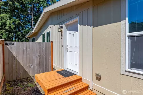 4355 Northgate Dr, Oak Harbor, WA 98277