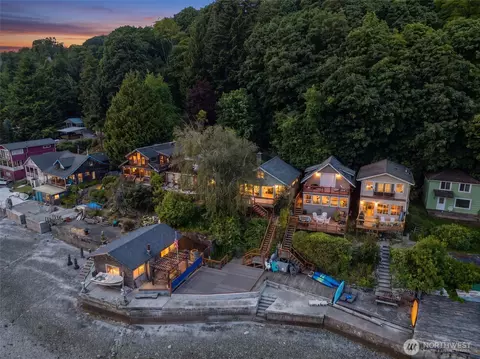 28243 Manzanita Beach Rd SW, Vashon, WA 98070