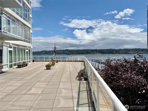 320 Washington Ave #104, Bremerton, WA 98337