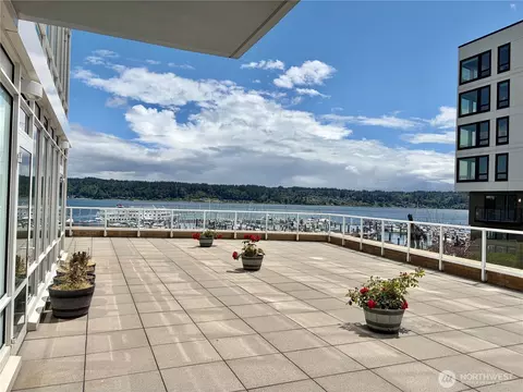 320 Washington Ave #104, Bremerton, WA 98337