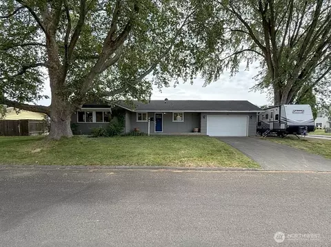 22 NE Tremont Dr, College Place, WA 99324