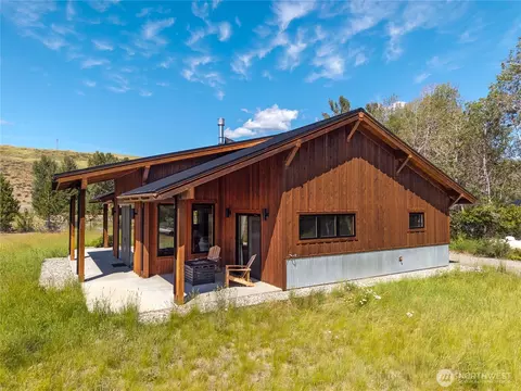 Exterior - 14 Wright Rd, Winthrop, WA 98862 photo 6 of 9