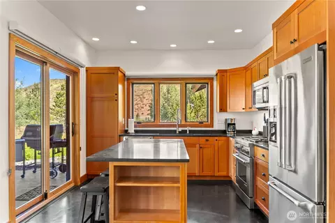 Kitchen - 14 Wright Rd, Winthrop, WA 98862 photo 1 of 4