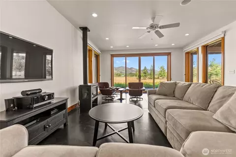 Living - 14 Wright Rd, Winthrop, WA 98862 photo 1 of 2