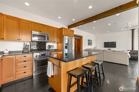Kitchen - 14 Wright Rd, Winthrop, WA 98862 photo 3 of 4
