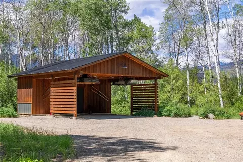 Exterior - 14 Wright Rd, Winthrop, WA 98862 photo 5 of 9