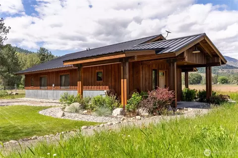 Exterior - 14 Wright Rd, Winthrop, WA 98862 photo 7 of 9