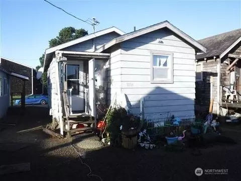 1004 K Pl, Long Beach, WA 98631