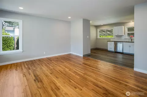 Living - 308 29th Ave, Longview, WA 98632 photo 1 of 3