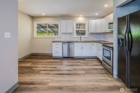 Kitchen - 308 29th Ave, Longview, WA 98632 photo 1 of 3