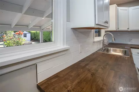 Kitchen - 308 29th Ave, Longview, WA 98632 photo 3 of 3