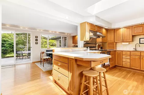 Kitchen - 17529 93rd Ave NE, Bothell, WA 98011 photo 2 of 5