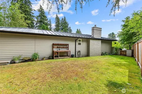 Exterior - 17529 93rd Ave NE, Bothell, WA 98011 photo 8 of 10