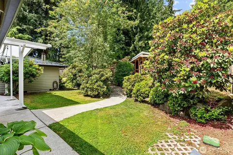 Exterior - 17529 93rd Ave NE, Bothell, WA 98011 photo 6 of 10