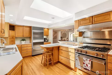 Kitchen - 17529 93rd Ave NE, Bothell, WA 98011 photo 3 of 5