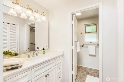 Bath - 17529 93rd Ave NE, Bothell, WA 98011 photo 1 of 3