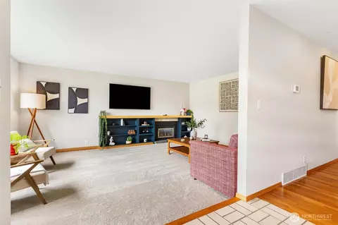 Living - 17529 93rd Ave NE, Bothell, WA 98011 photo 1 of 3