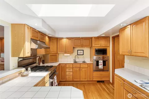 Kitchen - 17529 93rd Ave NE, Bothell, WA 98011 photo 5 of 5