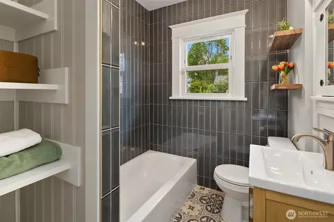 Bath - 2001 Rainier Ave, Everett, WA 98201 photo 1 of 1