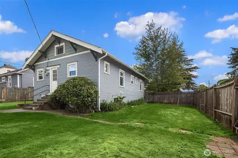 Exterior - 2001 Rainier Ave, Everett, WA 98201 photo 3 of 6