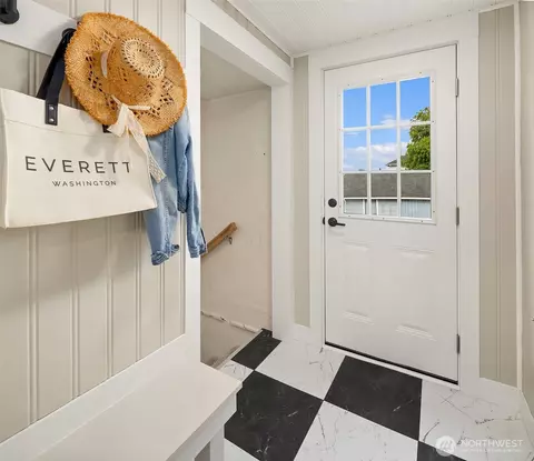 Entry Way - 2001 Rainier Ave, Everett, WA 98201 photo 2 of 4