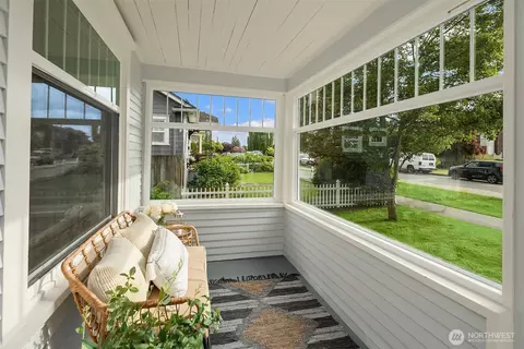 Exterior - 2001 Rainier Ave, Everett, WA 98201 photo 5 of 6
